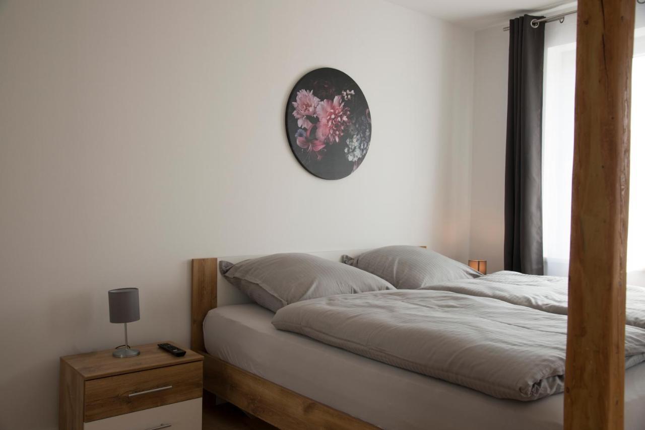 Schoene Grosse Ferienwohnung 79M2 Und 2 Baeder, Zentrumnah, 2Og 埃尔福特 外观 照片