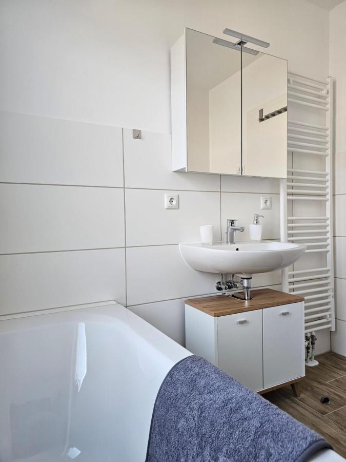 Schoene Grosse Ferienwohnung 79M2 Und 2 Baeder, Zentrumnah, 2Og 埃尔福特 外观 照片