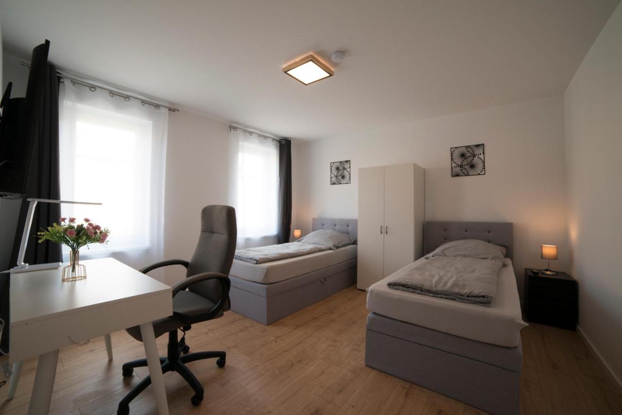 Schoene Grosse Ferienwohnung 79M2 Und 2 Baeder, Zentrumnah, 2Og 埃尔福特 外观 照片