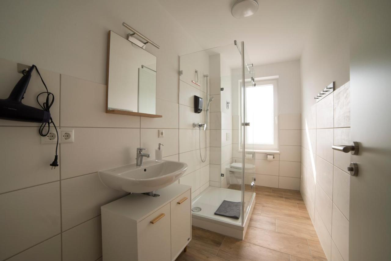 Schoene Grosse Ferienwohnung 79M2 Und 2 Baeder, Zentrumnah, 2Og 埃尔福特 外观 照片