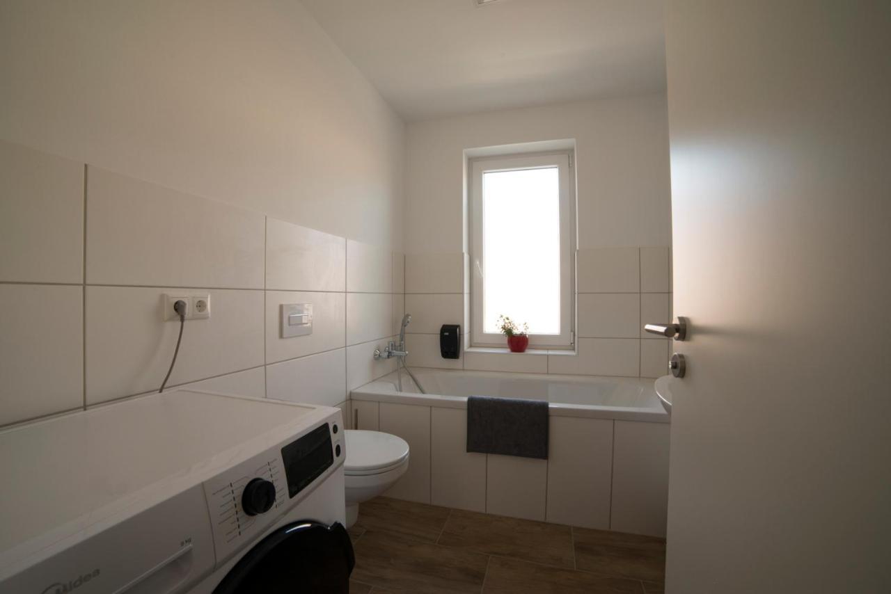 Schoene Grosse Ferienwohnung 79M2 Und 2 Baeder, Zentrumnah, 2Og 埃尔福特 外观 照片