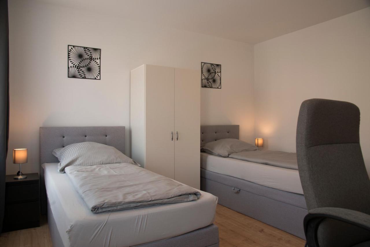 Schoene Grosse Ferienwohnung 79M2 Und 2 Baeder, Zentrumnah, 2Og 埃尔福特 外观 照片