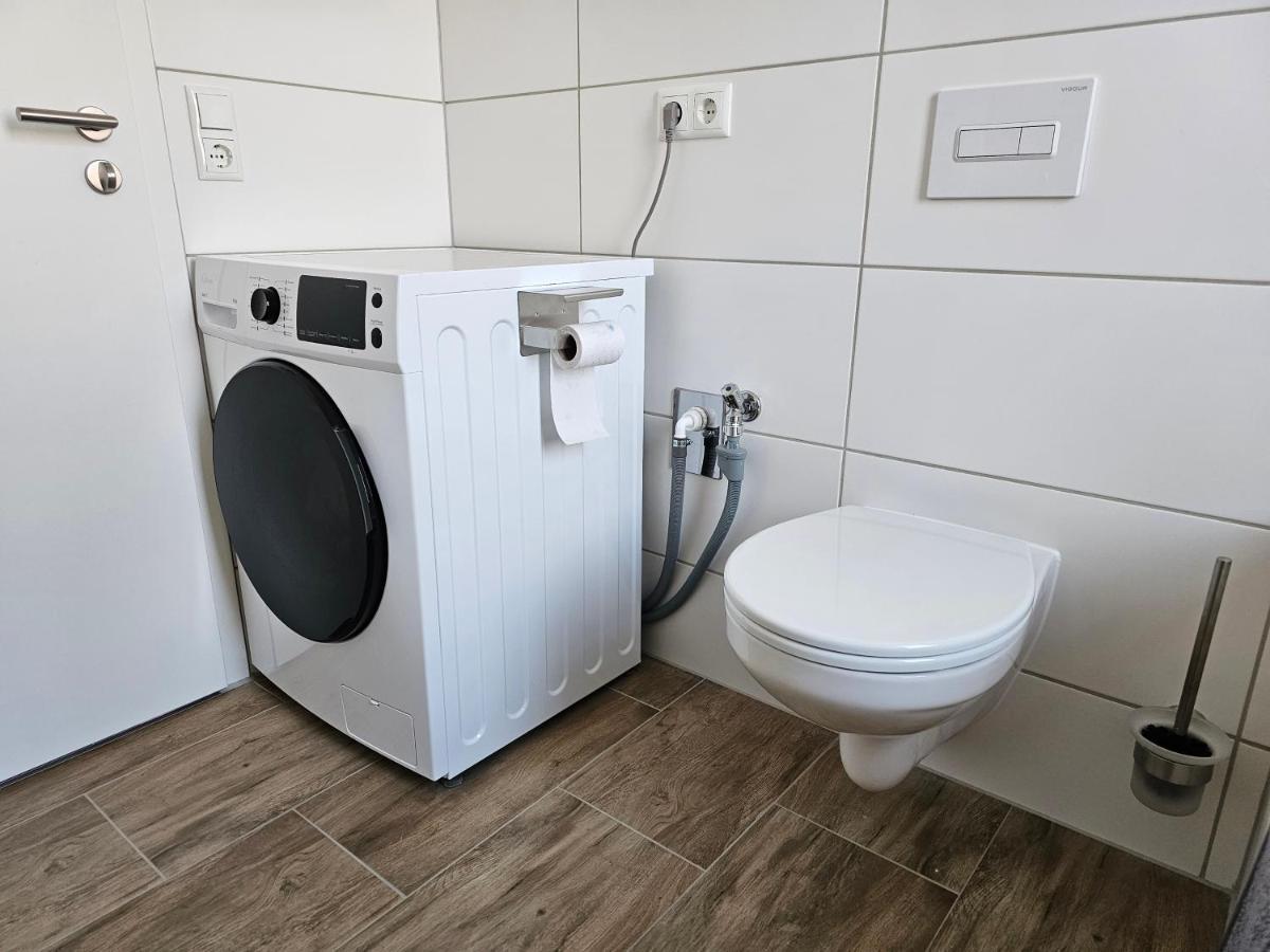 Schoene Grosse Ferienwohnung 79M2 Und 2 Baeder, Zentrumnah, 2Og 埃尔福特 外观 照片
