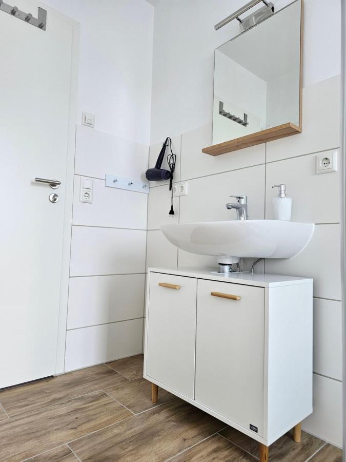 Schoene Grosse Ferienwohnung 79M2 Und 2 Baeder, Zentrumnah, 2Og 埃尔福特 外观 照片