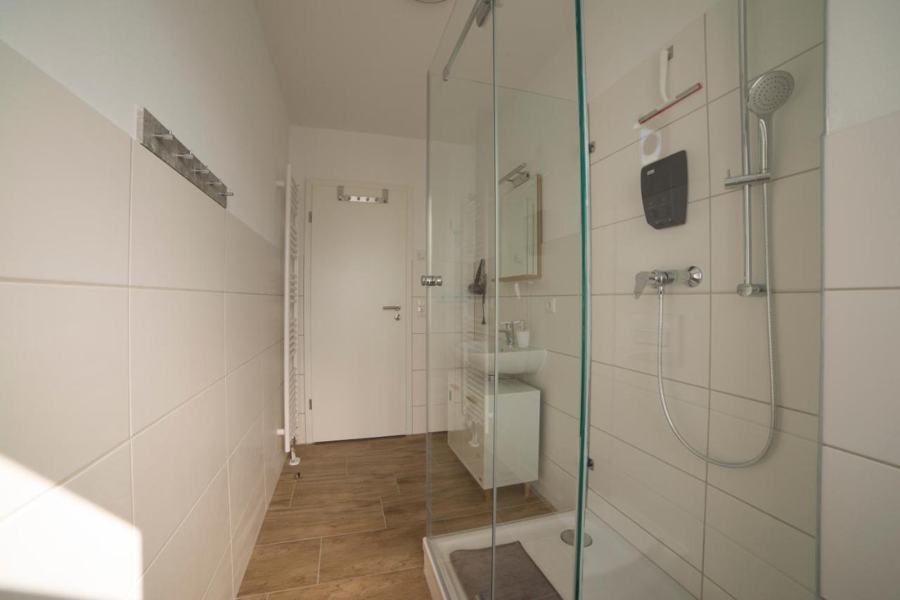 Schoene Grosse Ferienwohnung 79M2 Und 2 Baeder, Zentrumnah, 2Og 埃尔福特 外观 照片